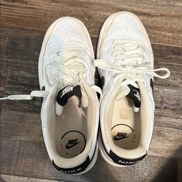 Nike Cream and Black Low-Top Sneakers - Picture 7 of 7